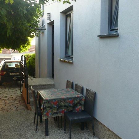Apartment Branimir Omisalj Exterior photo